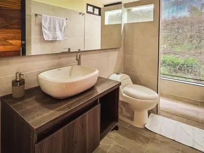 a bathroom with a sink and a toilet at Alto Sereno in Horizonte