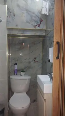 a bathroom with a toilet and a sink at Apartamento Aeropuerto Rionegro in Rionegro
