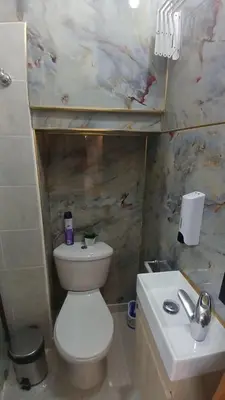 a bathroom with a white toilet and a sink at Apartamento Aeropuerto Rionegro in Rionegro