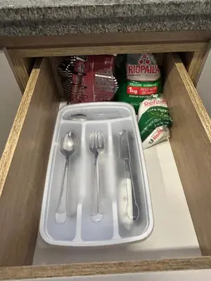 a tray with utensils on a shelf in a drawer at Sofisticado con Ubicación privilegiada - Estrato 5 in Manizales