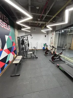 a gym with bikes and exercise equipment in a room at Sofisticado con Ubicación privilegiada - Estrato 5 in Manizales