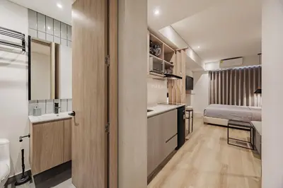 a small kitchen with a bed in a room at Quadrato Studios in Medellín