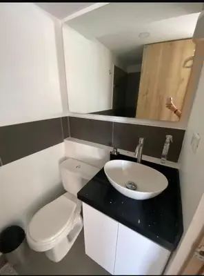 a small bathroom with a toilet and a sink at Lindo Apartamento Amoblado en buen sector en Sabaneta in Sabaneta