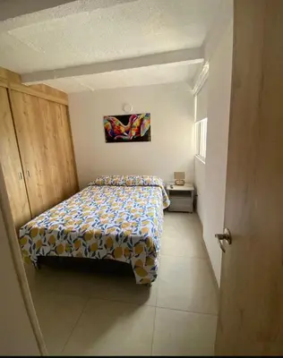 a bedroom with a bed and a painting on the wall at Lindo Apartamento Amoblado en buen sector en Sabaneta in Sabaneta