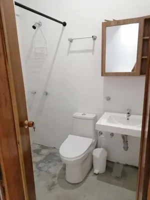 a bathroom with a toilet and a sink at Casa del Cable in Mariquita