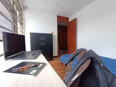 a desk with a laptop computer on top of it at Residencias Universitarias La Casa de Lu sede Estrella in Manizales