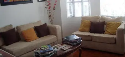 a living room with two couches and a coffee table at Residencias Universitarias La Casa de Lu sede Estrella in Manizales
