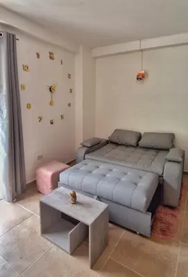 a living room with a couch and a table at OSIMiRI JAMAICA Ríos cristalinos, naturaleza y tranquilidad in San Rafael