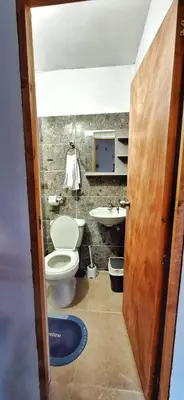 a bathroom with a toilet and a sink at OSIMiRI JAMAICA Ríos cristalinos, naturaleza y tranquilidad in San Rafael