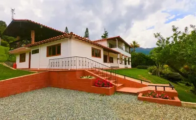 a white house with a brick retaining wall and stairs at Chalets Villa Marina in Copacabana