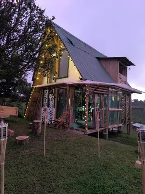 a house with a gambrel roof on a yard at Marinilla - Cabañas Perlas Black - in Marinilla
