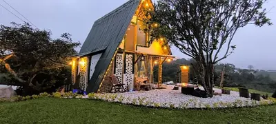 a small house with a tree in the yard at Marinilla - Cabañas Perlas Black - in Marinilla