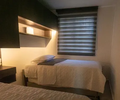a bedroom with two beds and a window at Apartamento en Rionegro in Rionegro