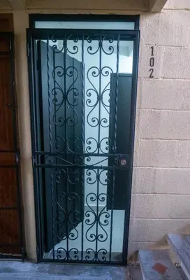 a door with a black gate on the side of a building at Apartamento en Rionegro in Rionegro