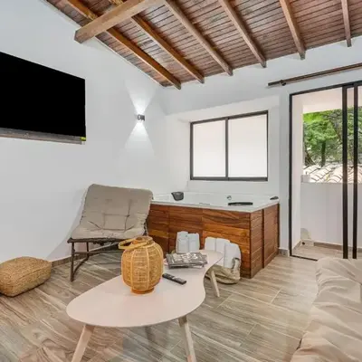 CUMBIANA - Apt with Hot Tub on Provenza's Main Street