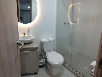a bathroom with a toilet and a sink and a shower at Apartamento en Manizales reserva campestre in Manizales