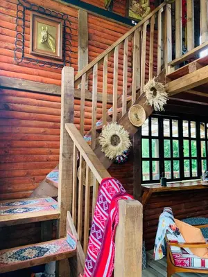 a wooden staircase in a log cabin at Cabaña Caballo Dorado in Guarne