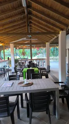 a dining room with a table and chairs at Hostal Servus Pizzeria café in San Carlos