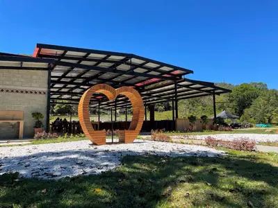 a wooden sculpture of a heart in a park at Camping bajo techo y con estilo in San Rafael