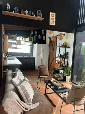 a living room with a couch and a kitchen at Cabaña en Santa Fe de Antioquia in Santa Fe de Antioquia