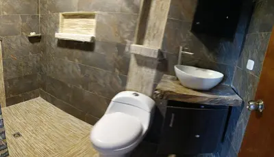a bathroom with a toilet and a sink at Cabaña en la CRISTALINA San Rafael embrujo de aguas cristalinaa in San Rafael