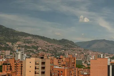 a view of a city with buildings and mountains at Nuevo y cálido Loft en Laureles in Medellín