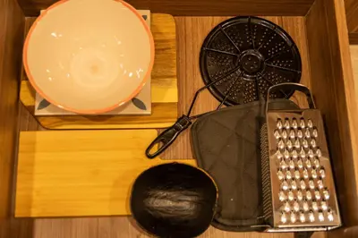 a wooden table with a box with a fan and a scale at Nuevo y cálido Loft en Laureles in Medellín