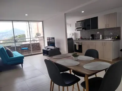 a kitchen and dining room with a table and chairs at Confortable Apartamento, Sabaneta in Sabaneta