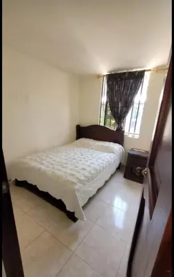 a bedroom with a bed and a window at Apartamento Vacacional in San Carlos Antioquia in San Carlos