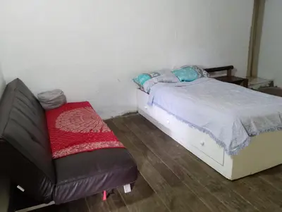 a bed and a chair in a room at Habitación en casa de campo via al aeropuerto in Copacabana