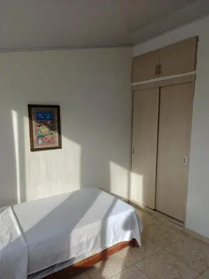 a bedroom with a white bed and a closet at Agradable y comodo apartamento en Manizales, barrio Chipre in Manizales