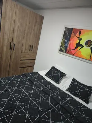 a bedroom with a bed and a painting on the wall at Aparta estudio amoblado en Chinchiná Caldas Eje Cafetero in Chinchiná