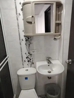 a small bathroom with a toilet and a sink at Aparta estudio amoblado en Chinchiná Caldas Eje Cafetero in Chinchiná