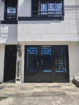 a pair of doors on a building with at Aparta estudio amoblado en Chinchiná Caldas Eje Cafetero in Chinchiná