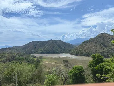 a view of a river with mountains in the background at Finca de Rubén in Olaya