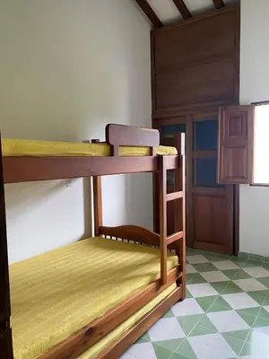 a room with two bunk beds in a room at La Casa del Colibrí in Jericó
