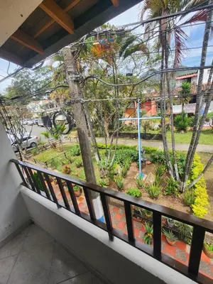 a balcony with a view of a garden at comoda habitacion con baño compartido in Itagüí