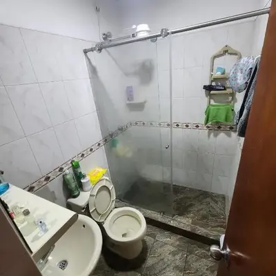 comoda habitacion con baño compartido