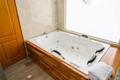 a bath tub in a bathroom with a window at Hotel Las Vegas in Rionegro