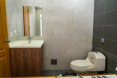 a bathroom with a toilet and a sink at Hotel Las Vegas in Rionegro