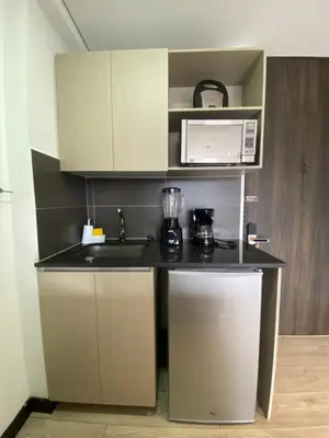 a small kitchen with a sink and a microwave at Suite de Lujo en Llano Grande - Piscina, jacuzzi, Turco, Gimnasio in Rionegro
