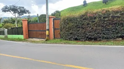 a fence on the side of a road at EpicBK Casa Campestre en San Pedro Antioquia in Zatra Tobón