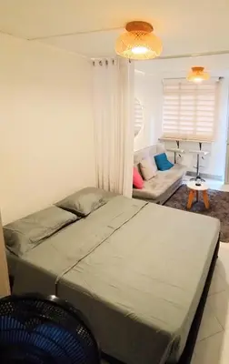 a bedroom with a bed and a couch at Laureles estadio plaza mayor la 70 unicentro in Medellín