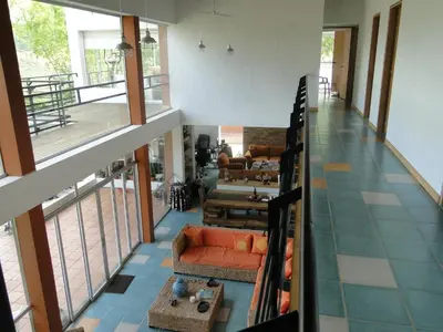 an overhead view of a living room with a couch at Hotel Familiar El Remanso Del Agua in Guatapé