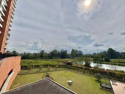 a view from the roof of a building with a river at Apartamento con amplia zona de trabajo in Rionegro