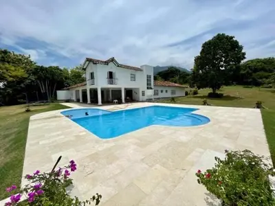 a house with a swimming pool in front of it at Disponible 4 enero 2026 hasta reyes-PASEOS GRANDES!!!-14 PAX-Hacienda Manantiales Paraíso Natural in Fredonia