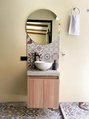 a bathroom with a sink and a mirror at Cabaña Privada con Jacuzzi en la Hacienda Nápoles in Doradal