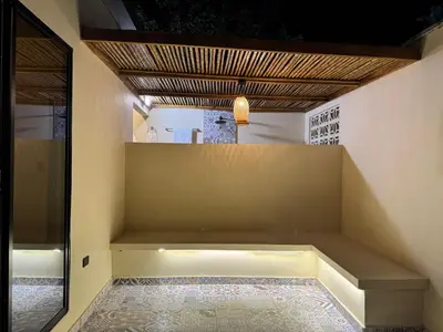 a room with a bench on the side of a building at Cabaña Privada con Jacuzzi en la Hacienda Nápoles in Doradal