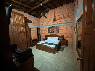 a bedroom with a bed in a brick wall at Finca Hotel Ganadera La Bonita in Cantimplora