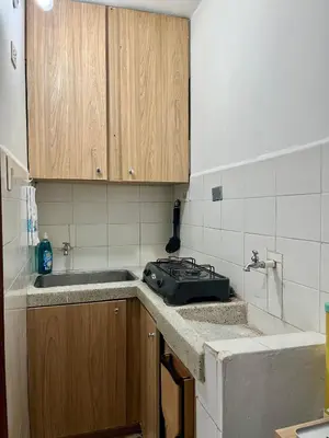 a kitchen with a sink and a stove at Cómodo en zona residencial a 1m de Av. el poblado in Envigado